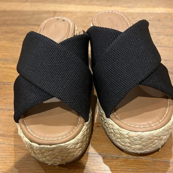 Women's Black Wedge Sandals slides size 8 universal thread - Picture 7 of 11